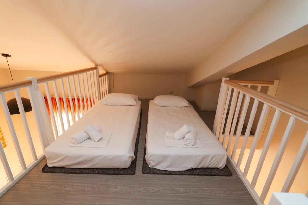 East & West Seaside Apartments Gialtra Екстер'єр фото