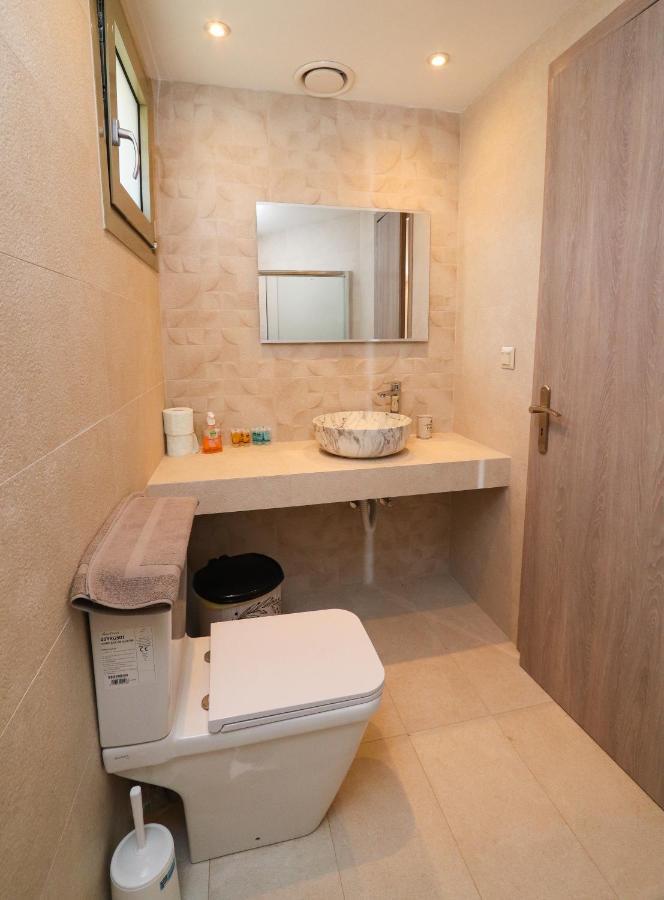 East & West Seaside Apartments Gialtra Екстер'єр фото
