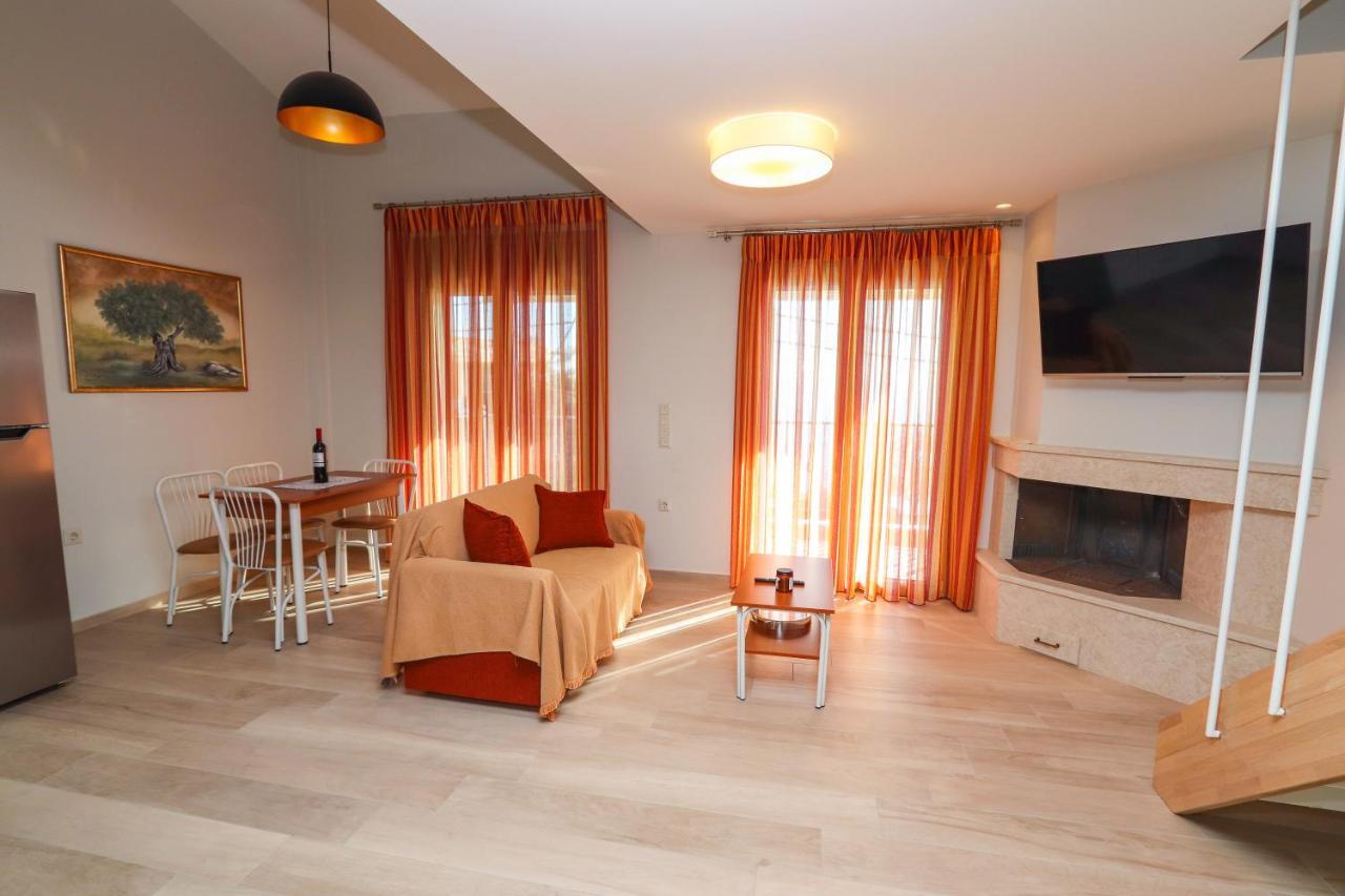East & West Seaside Apartments Gialtra Екстер'єр фото