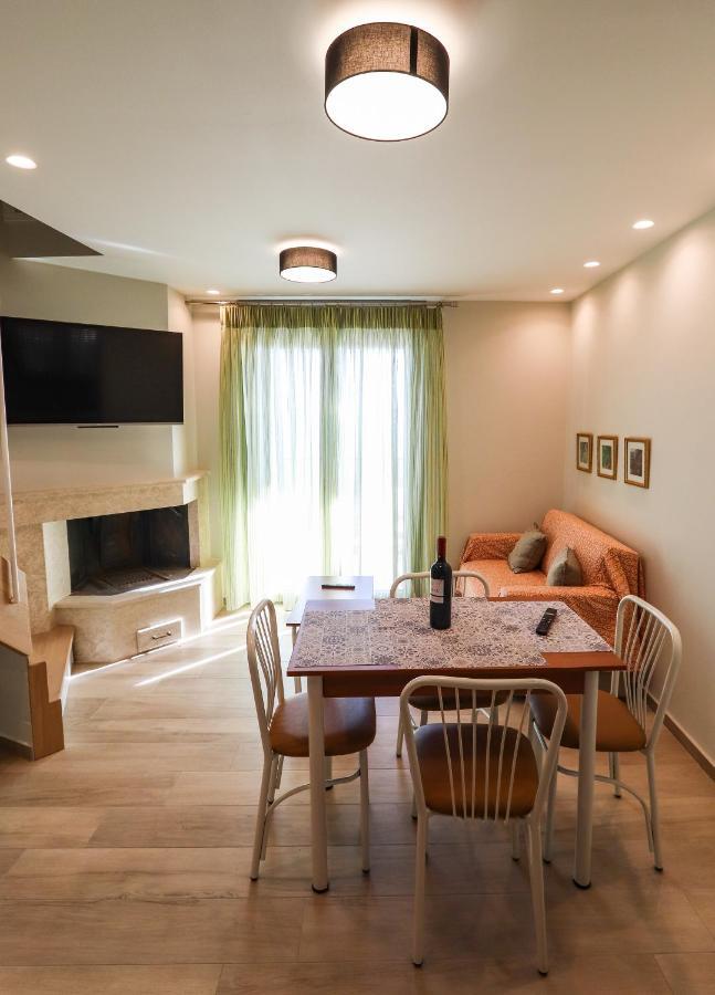 East & West Seaside Apartments Gialtra Екстер'єр фото