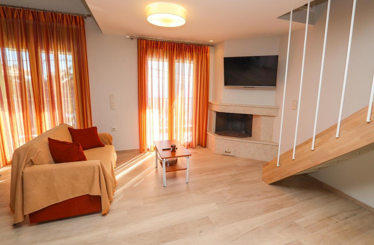 East & West Seaside Apartments Gialtra Екстер'єр фото