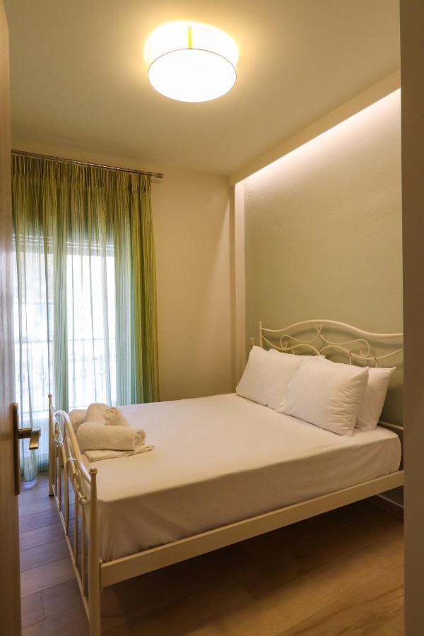 East & West Seaside Apartments Gialtra Екстер'єр фото