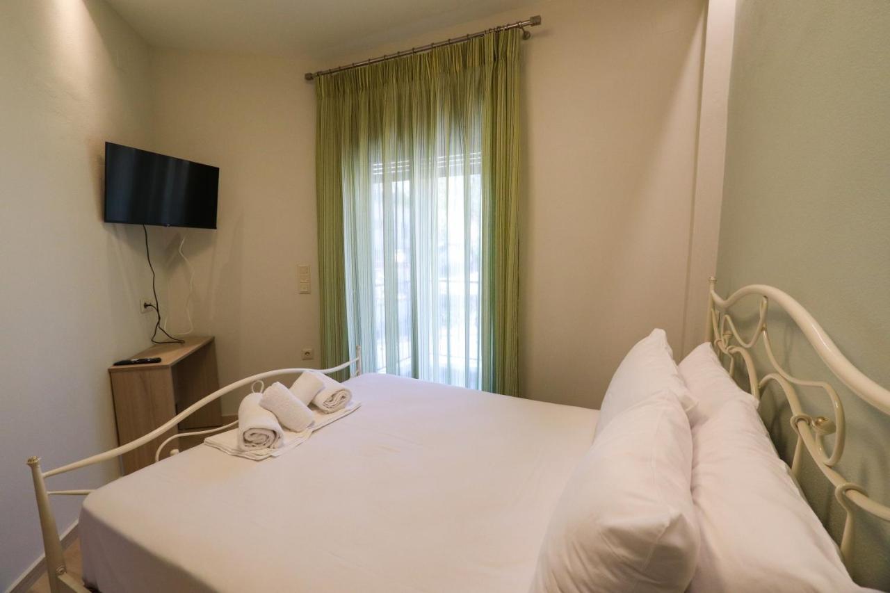 East & West Seaside Apartments Gialtra Екстер'єр фото