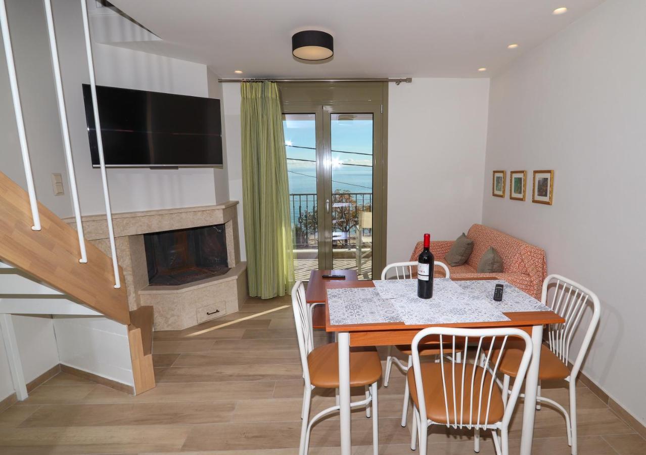 East & West Seaside Apartments Gialtra Екстер'єр фото