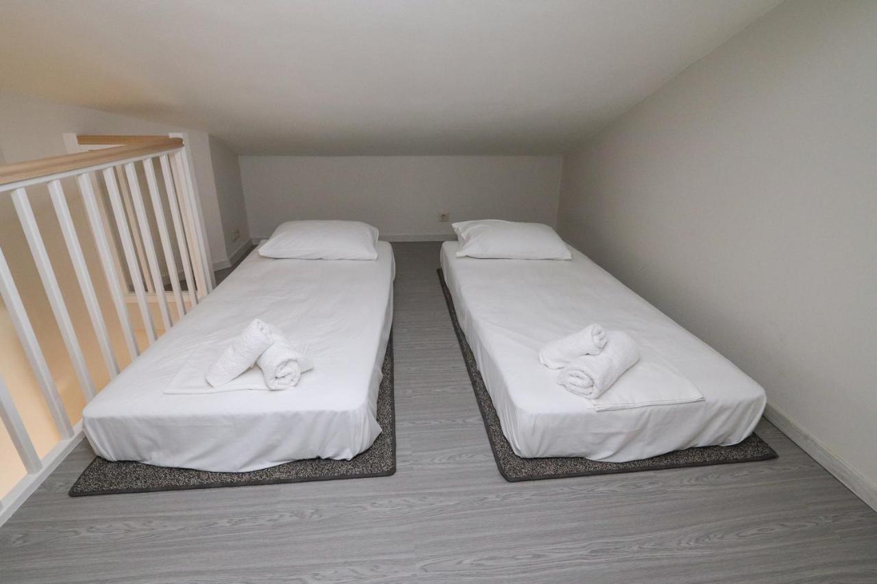 East & West Seaside Apartments Gialtra Екстер'єр фото